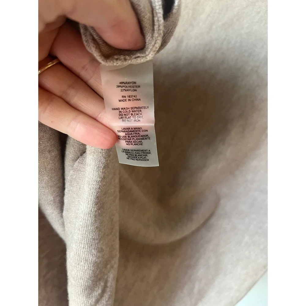 Aaeda Women Taupe Beige Knit Top Felted Floral Applique Cap Sleeve Sweater